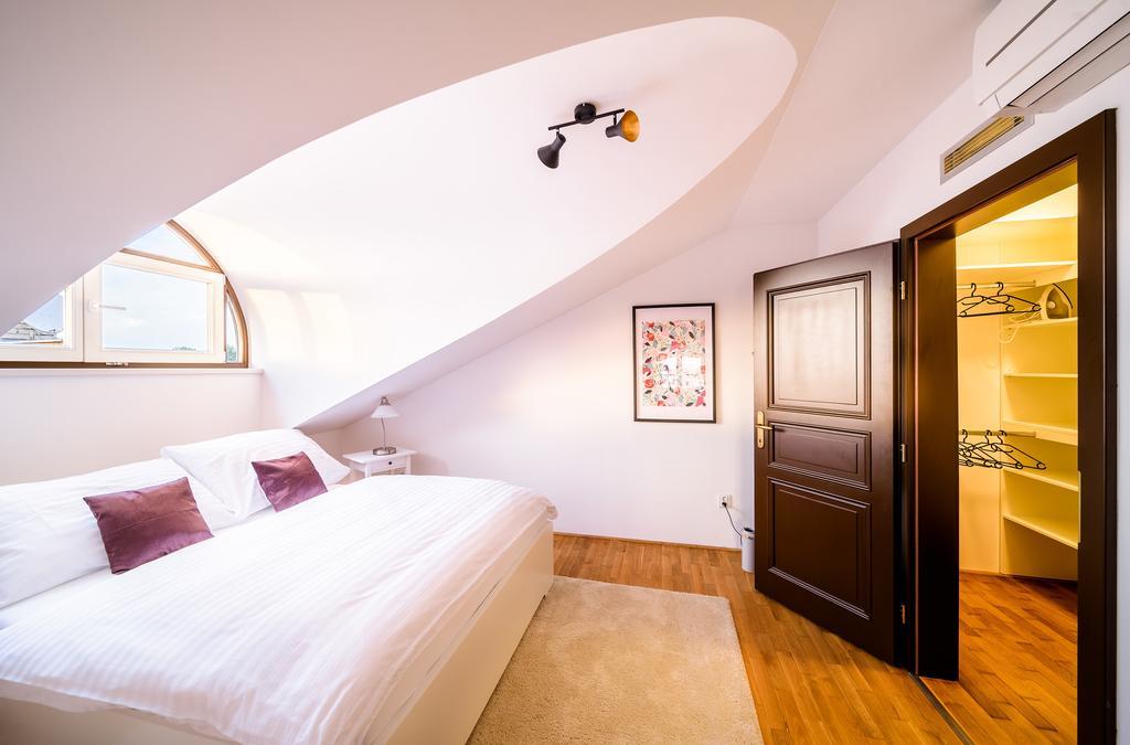 Rooftop Triplex Apartment In Centre Hradec Kralove Exterior photo